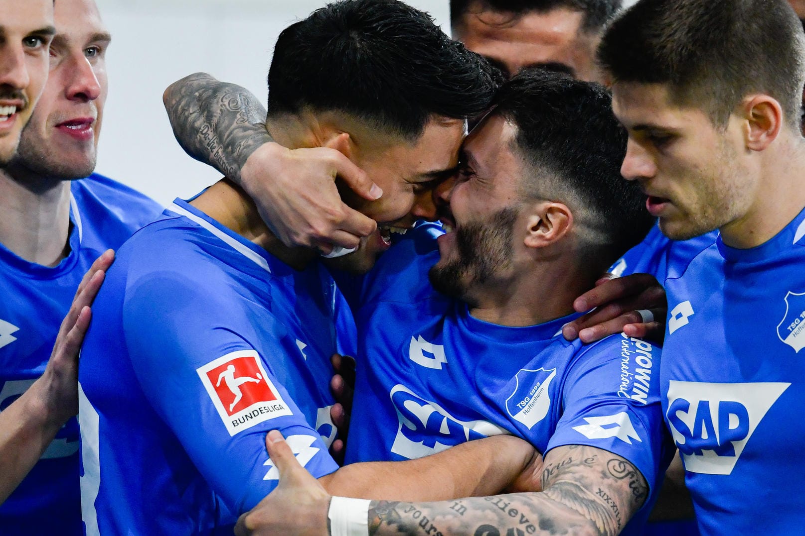 In Jubellaune: die TSG Spieler zeigten Leverkusen seine Grenzen auf.