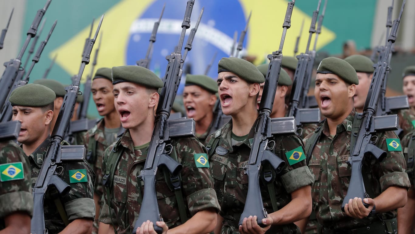 Brasilianische Soldaten: Während der 21 Jahre andauernden Militärdiktatur waren Folter und Mord an der Tagesordnung.