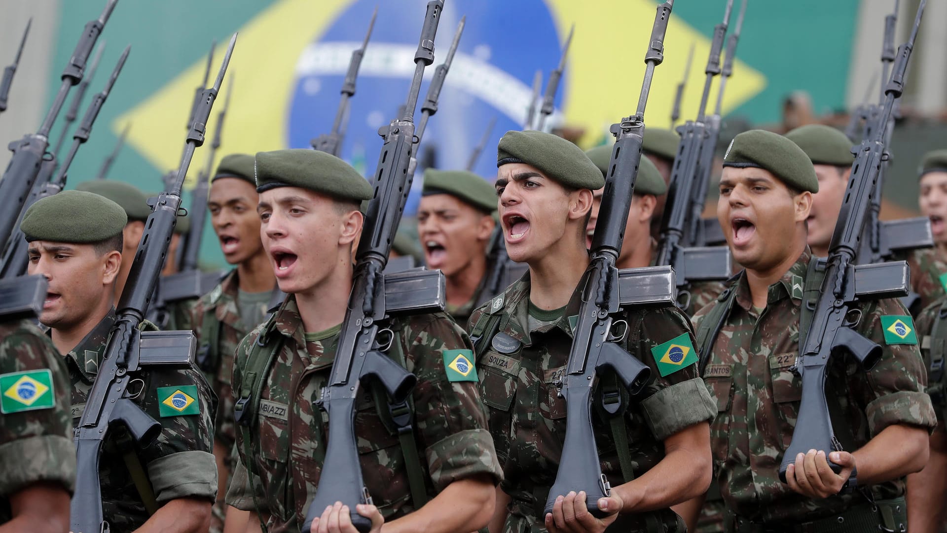 Brasilianische Soldaten: Während der 21 Jahre andauernden Militärdiktatur waren Folter und Mord an der Tagesordnung. Brasilianische Soldaten: Während der 21 Jahre andauernden Militärdiktatur waren Folter und Mord an der Tagesordnung.