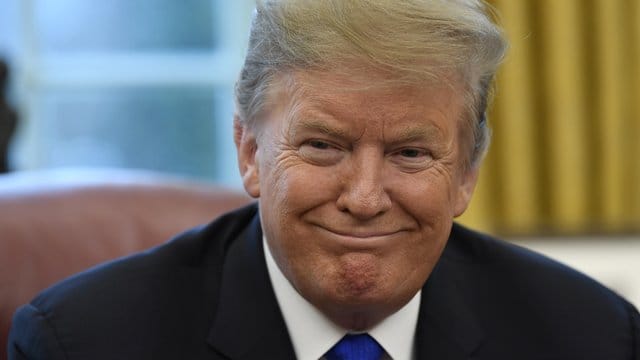 Donald Trump sieht sich durch den Mueller-Bericht von allen Vorwürfen entlastet. Donald Trump sieht sich durch den Mueller-Bericht von allen Vorwürfen entlastet.