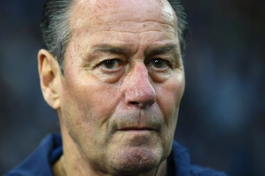 Soll Schalke vor dem Abstieg retten: Interims-Coach Huub Stevens.