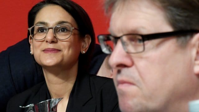 Serpil Midyatli und Ralf Stegner: Die 43-Jährige ist Nachfolgerin des langjährigen Vorsitzenden. Serpil Midyatli und Ralf Stegner: Die 43-Jährige ist Nachfolgerin des langjährigen Vorsitzenden.