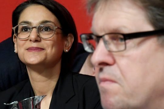 Serpil Midyatli und Ralf Stegner: Die 43-Jährige ist Nachfolgerin des langjährigen Vorsitzenden.