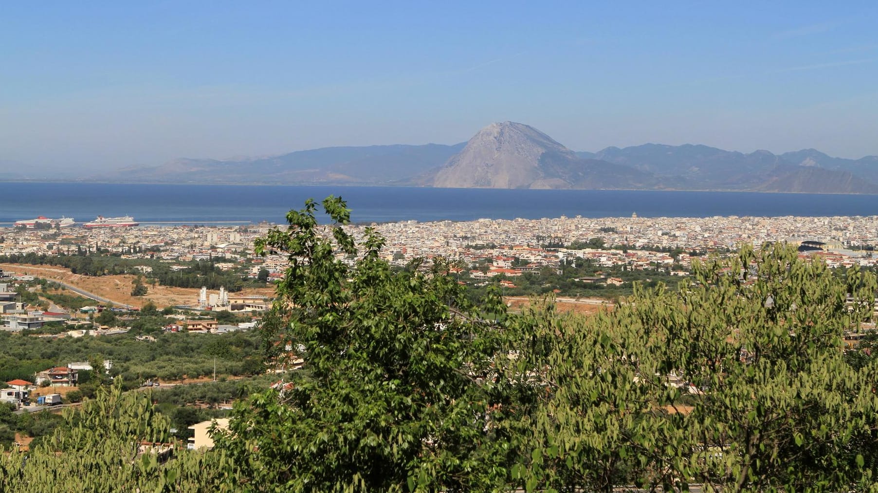Patras an der griechischen Küste: In der Nähe der Hafenstadt bebte die Erde. Patras an der griechischen Küste: In der Nähe der Hafenstadt bebte die Erde.