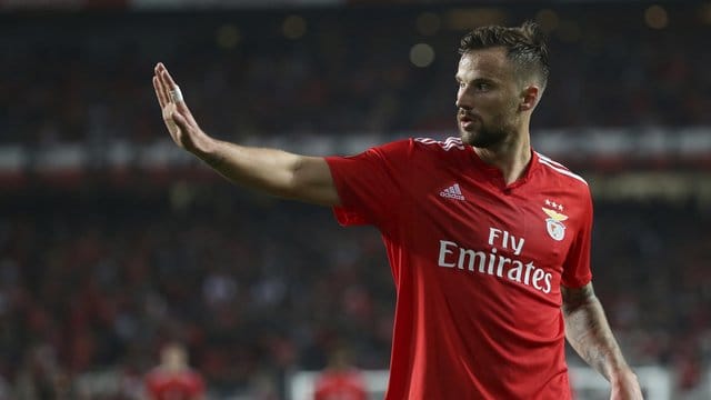 Benficas Haris Seferovic freut sich über sein Tor des Tages zum 1:0 über CD Tondela. Benficas Haris Seferovic freut sich über sein Tor des Tages zum 1:0 über CD Tondela.