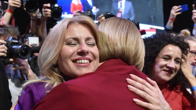 Die liberale Bürgeranwältin Zuzana Caputova (L) wird Präsidentin der Slowakei. Die liberale Bürgeranwältin Zuzana Caputova (L) wird Präsidentin der Slowakei.