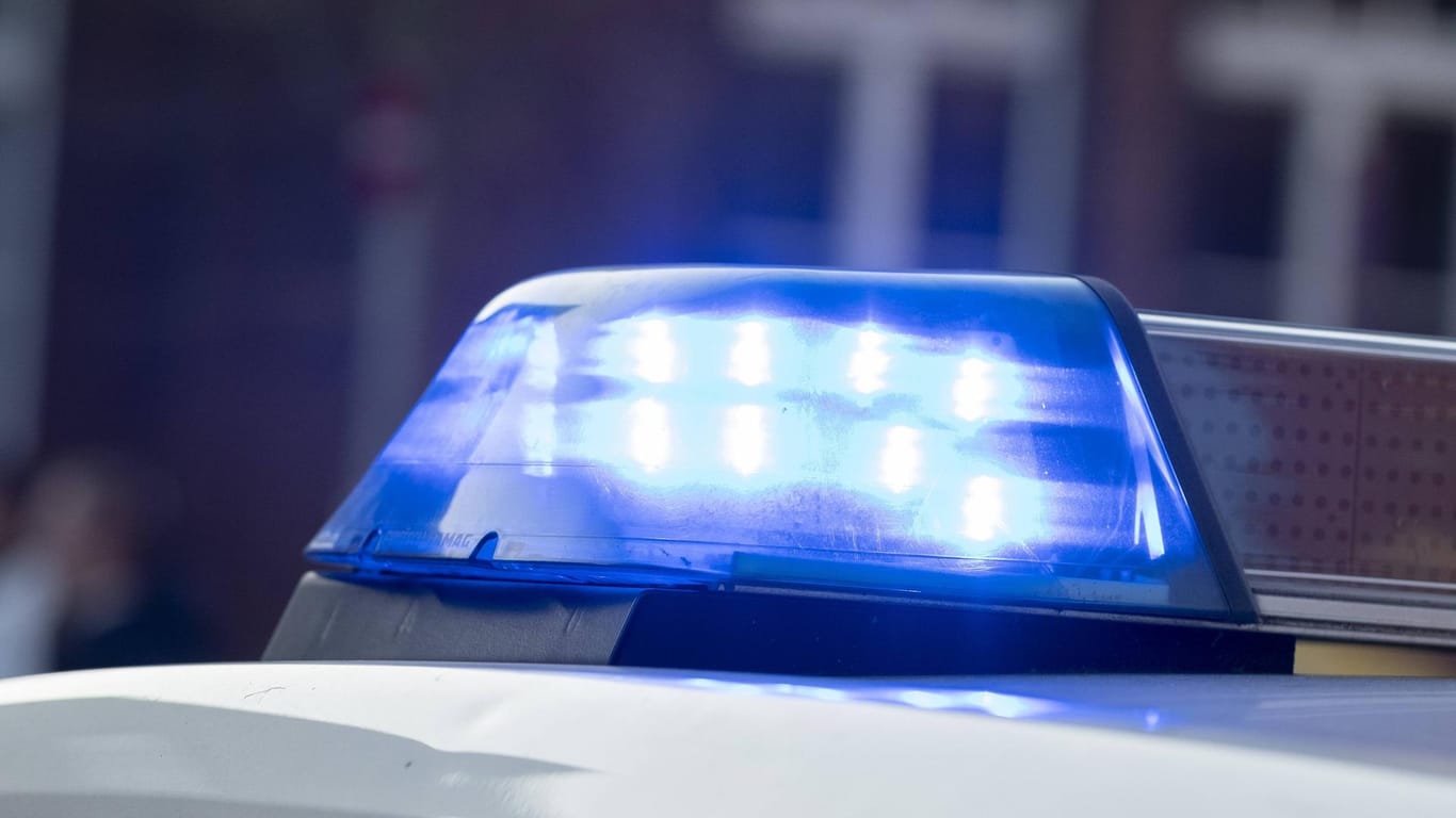 Zwei Bekannte einer jungen Frau haben in der Nacht zu Samstag in Oberhausen einen Polizeieinsatz ausgelöst. (Symbolbild)