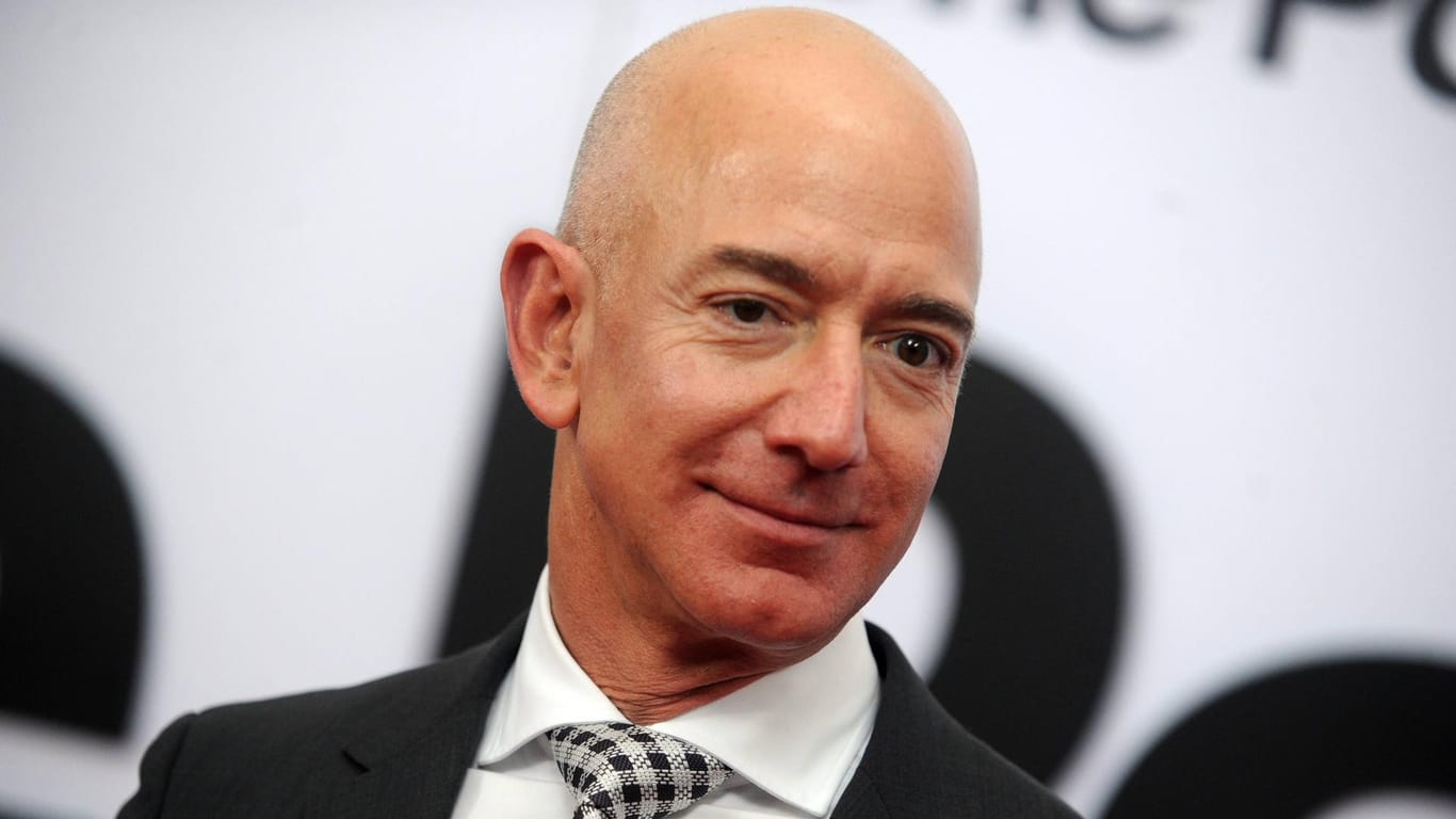 Jeff Bezos (Archivbild): Ein Privatermittler hat Saudi-Arabien beschuldigt, das Mobiltelefon des Amazon-Chefs gehackt zu haben.