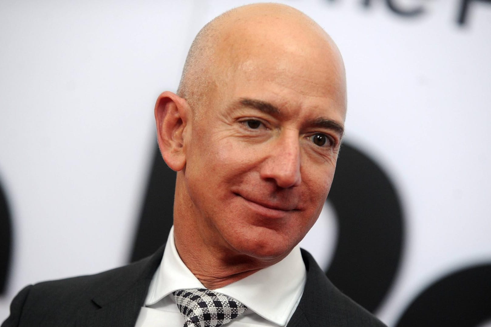 Jeff Bezos (Archivbild): Ein Privatermittler hat Saudi-Arabien beschuldigt, das Mobiltelefon des Amazon-Chefs gehackt zu haben.