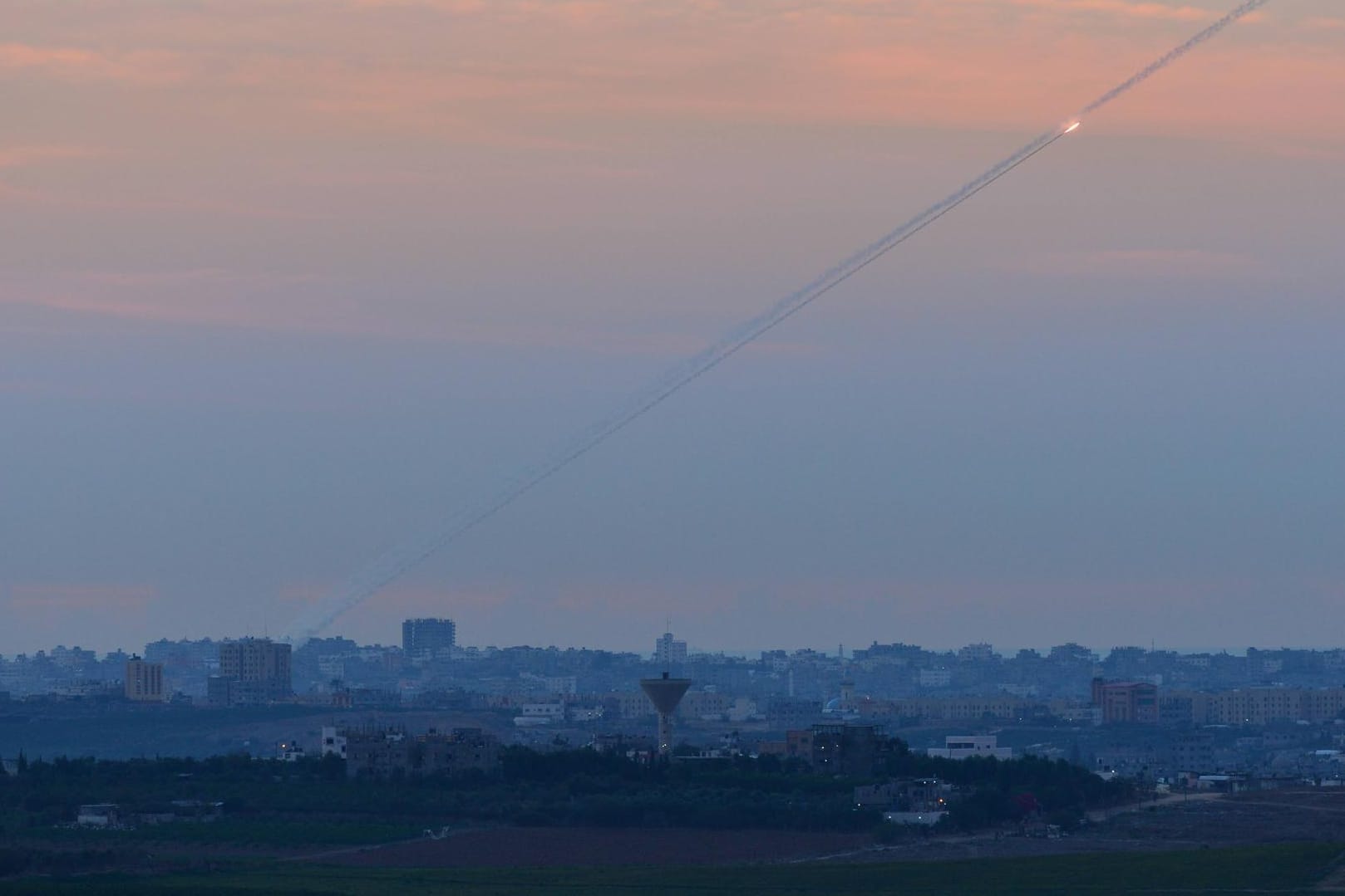 Aus dem Gazastreifen sind in der Nacht fünf Raketen auf Israel abgefeuert worden. (Archivbild)