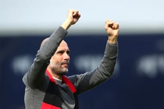 Manchester Citys Trainer Pep Guardiola jubelt über Sieg gegen Fulham.