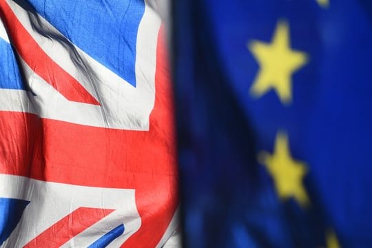 Verzweifelt suchen die Abgeordneten des Unterhauses nach Wegen aus der Brexit-Sackgasse.