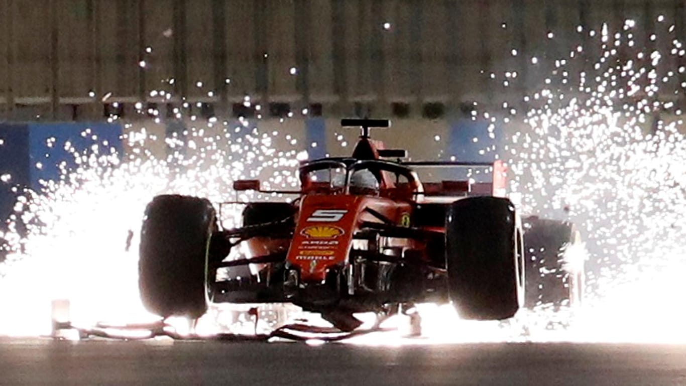Sprühende Funken bei Sebastian Vettel: Der Heppenheimer verlor während des Rennen seinen Frontflügel.