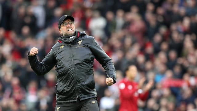 Jürgen Klopp jubelt über den späten Sieg seiner Mannschaft.