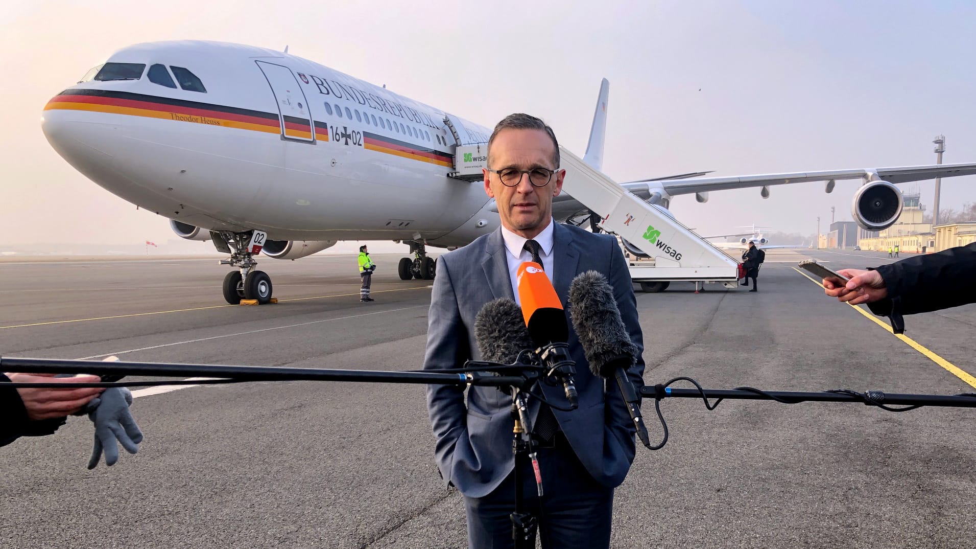 Mal "together", mal allein: Heiko Maas Ende Januar vor seinem Abflug nach Washington.