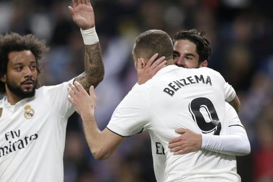 Isco (r), Benzema und Marcelo (l) jubeln über das erste Tor der Madrilenen.