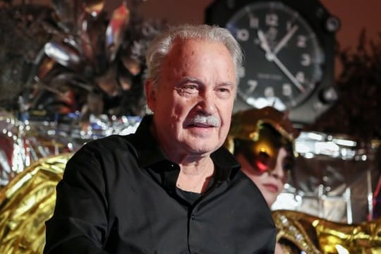 Giorgio Moroder präsentiert seine Hits.