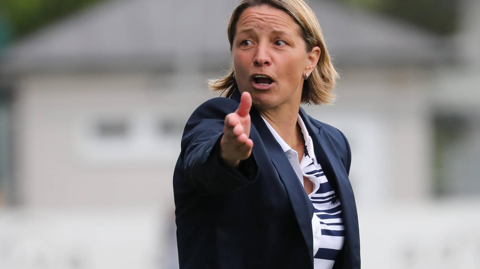 Inka Grings: Ex-Nationalspielerin Grings soll den SV Straelen vor dem Absturz retten.