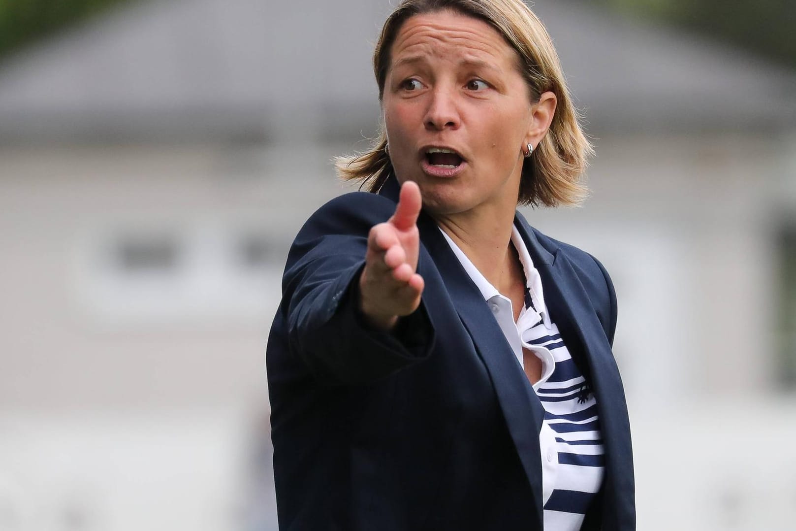 Inka Grings: Ex-Nationalspielerin Grings soll den SV Straelen vor dem Absturz retten.