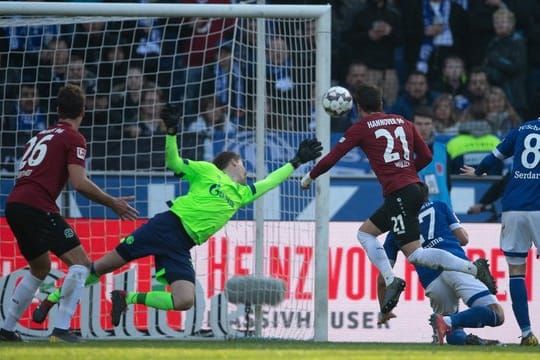 Schalkes Torwart Alexander Nübel hielt seinen Kasten gegen Hannover 96 sauber.