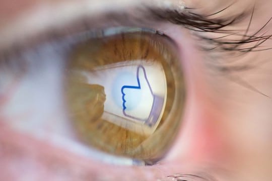 Wer Beiträge eines bestimmten Nutzers häufiger mit "Gefällt mir" markiert, bekommt sie auch eher im News Feed angezeigt.