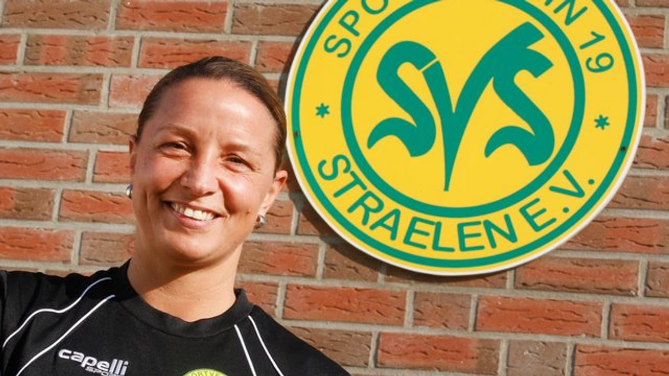 Inka Grings trainiert die Männer des Viertligisten SV Straelen.