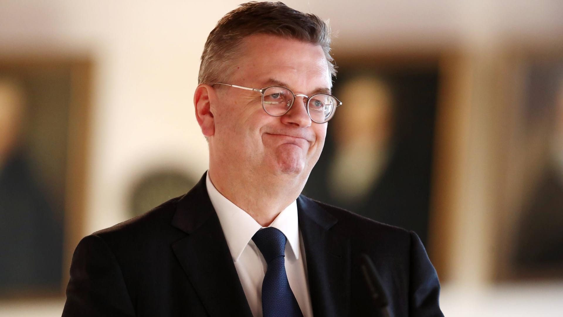 Muss er gehen? DFB-Präsident Reinhard Grindel, hier bei einem Empfang am Freitag in Leipzig, steht in der Kritik.