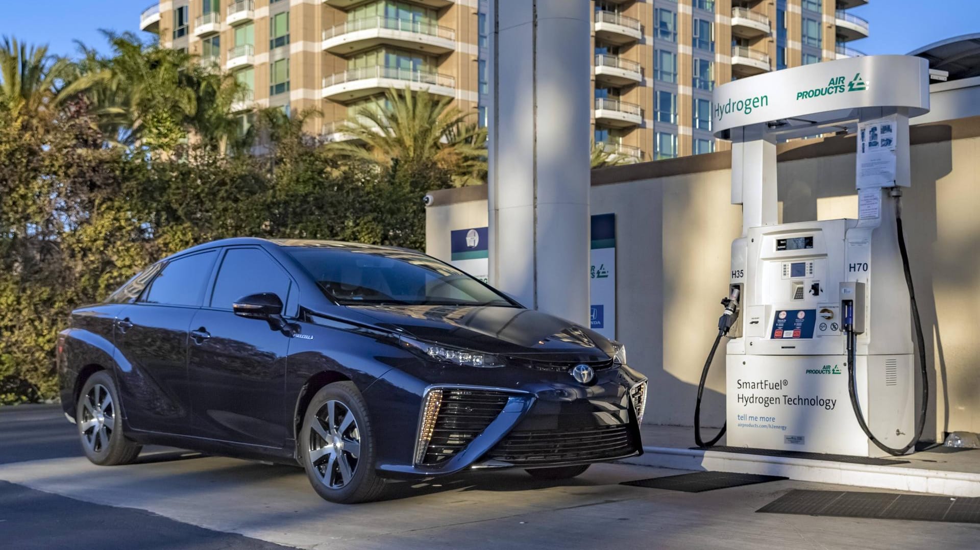 Toyota Mirai: Die Mittelklasse-Limousine ist das erste serienmäßige Brennstoffzellen-Auto.