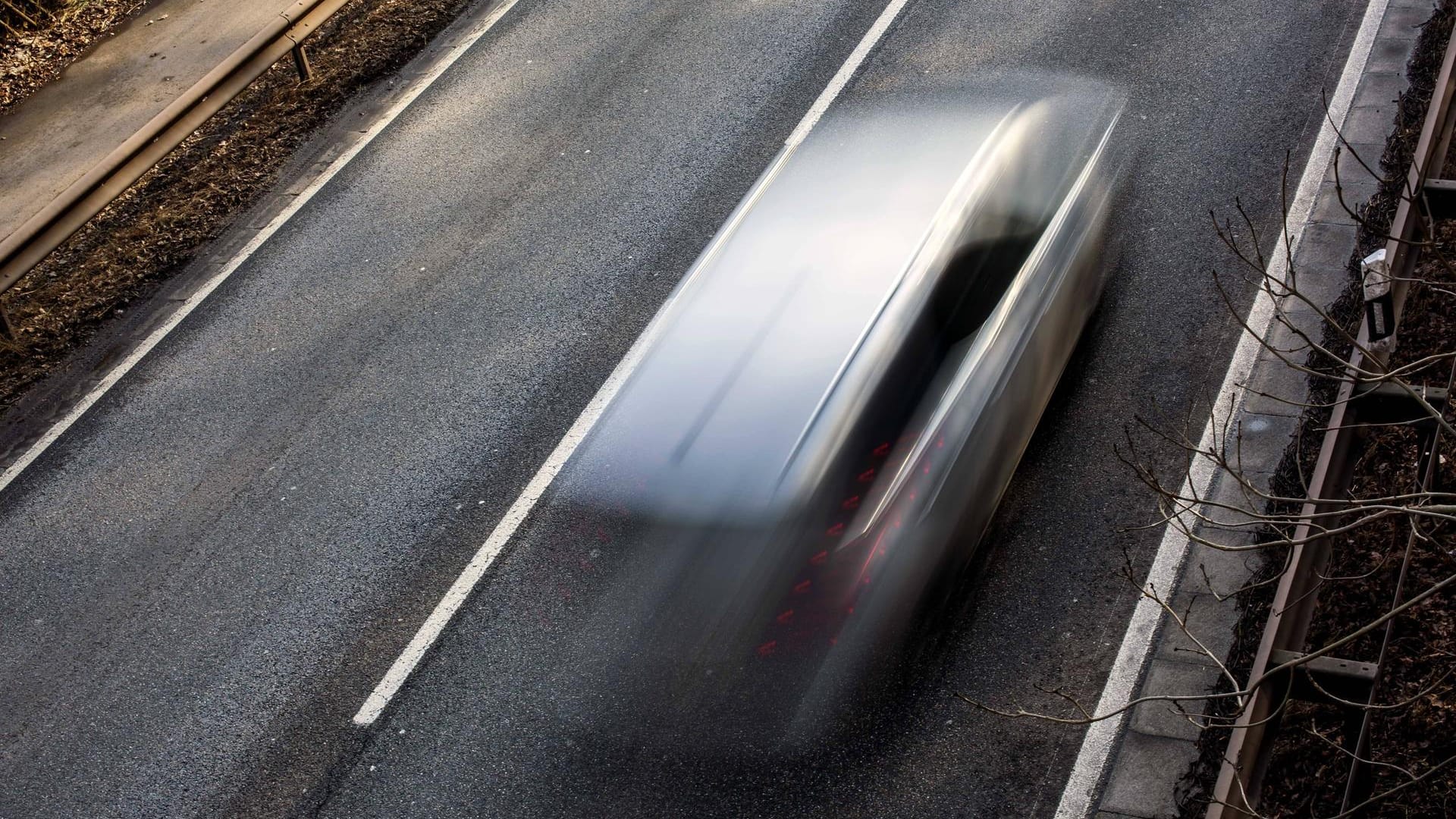 Ein rasendes Auto: Über 200 km/h fuhren zwei Männer in der Bochumer Innenstadt. (Symbolbild) Ein rasendes Auto: Über 200 km/h fuhren zwei Männer in der Bochumer Innenstadt. (Symbolbild)
