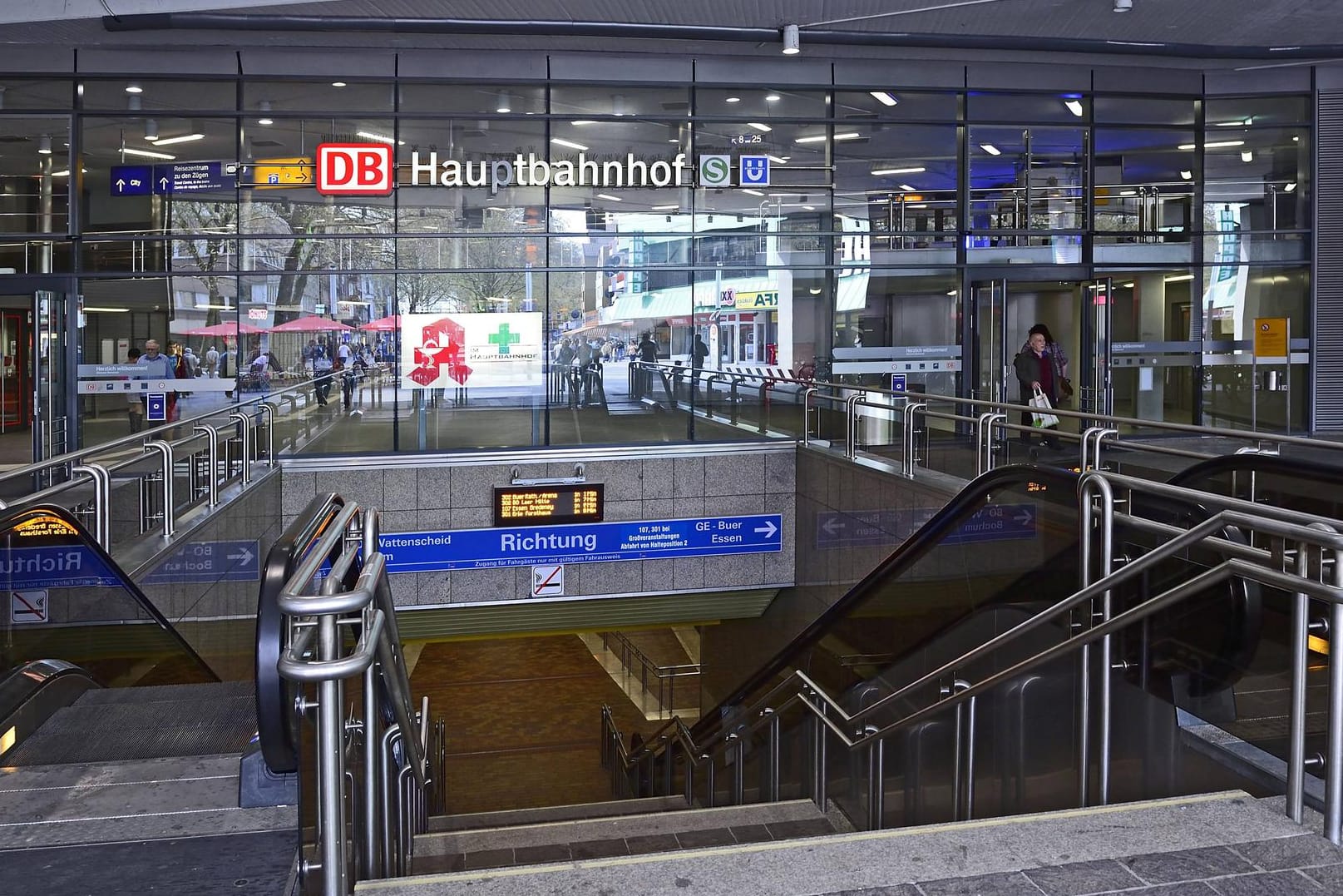 Gelsenkirchener Hauptbahnhof: Ein Unbekannter ließ hier einen Böller hochgehen.