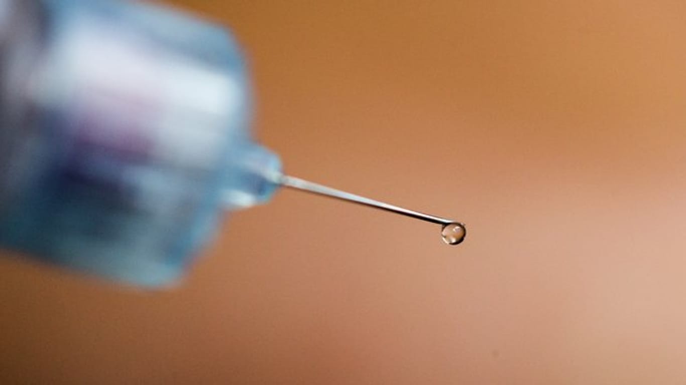 Laut Anklage soll der Mann seinen pflegebedürftigen Patienten Insulin gespritzt haben, obwohl das medizinisch nicht geboten war.