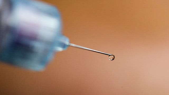 Laut Anklage soll der Mann seinen pflegebedürftigen Patienten Insulin gespritzt haben, obwohl das medizinisch nicht geboten war. Laut Anklage soll der Mann seinen pflegebedürftigen Patienten Insulin gespritzt haben, obwohl das medizinisch nicht geboten war.