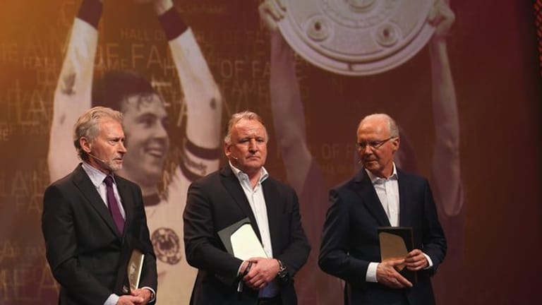 Auch Paul Breitner, Andreas Brehme und Franz Beckenbauer (l-r) in die Gründungself der Hall of Fame gewählt.