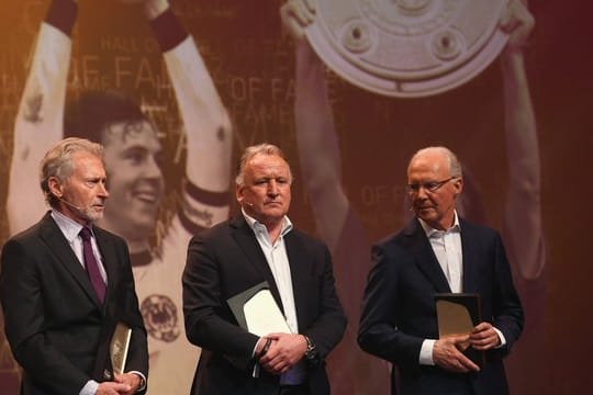 Auch Paul Breitner, Andreas Brehme und Franz Beckenbauer (l-r) in die Gründungself der Hall of Fame gewählt.