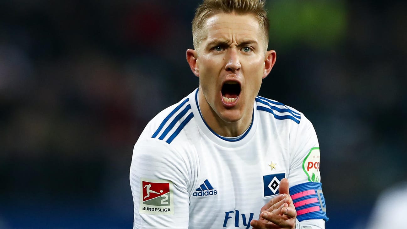 Lewis Holtby will mit dem HSV ins Halbfinale einziehen.