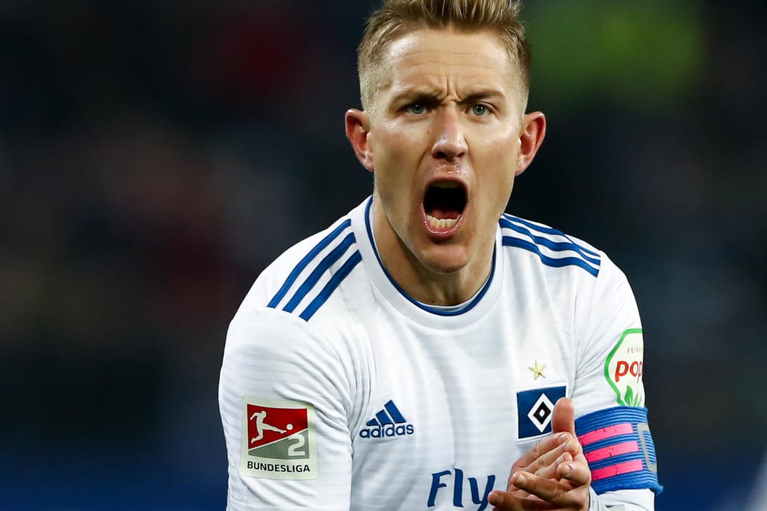 Lewis Holtby will mit dem HSV ins Halbfinale einziehen.