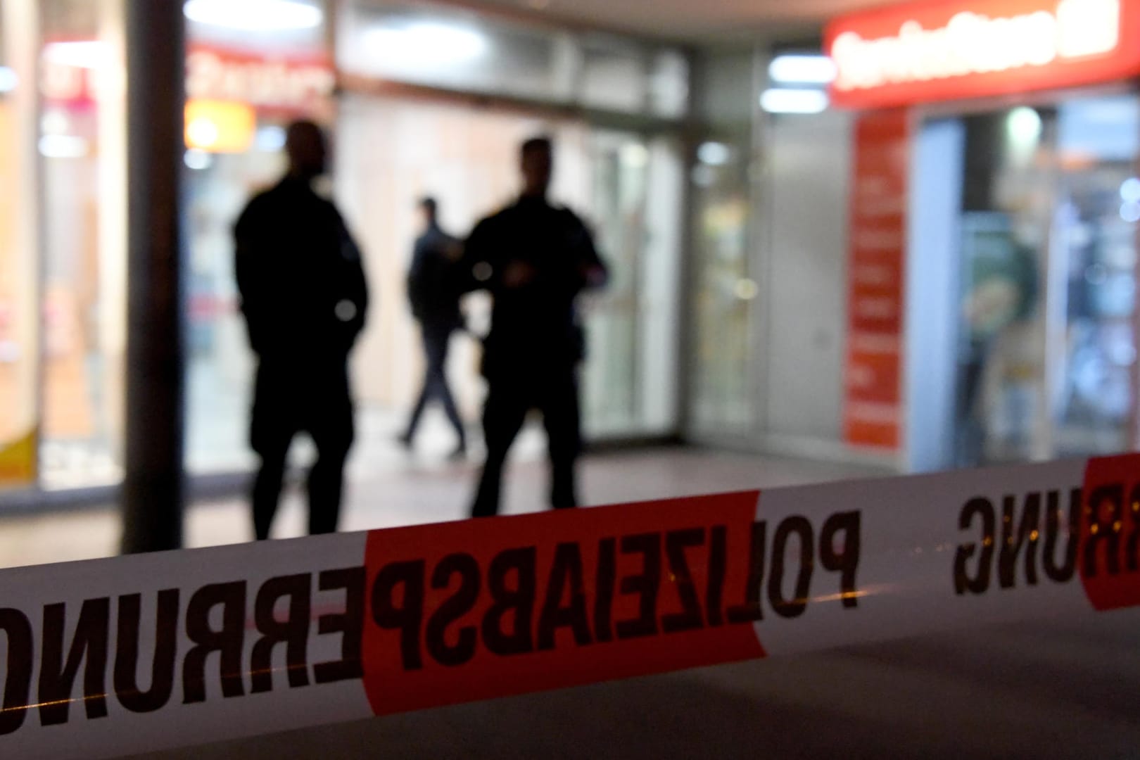 Bahnhof Neumünster nach Bombendrohung gesperrt: Die Polizei hat nach einer gründlichen Durchsuchung Entwarnung gegeben.