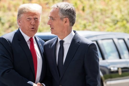 US-Präsident Donald Trump und Nato-Generalsekretär Jens Stoltenberg bei einem Treffen in Brüssel.