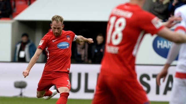 Für Heidenheims Kapitän Marc Schnatterer "wird ein kleiner Traum wahr". Für Heidenheims Kapitän Marc Schnatterer "wird ein kleiner Traum wahr".