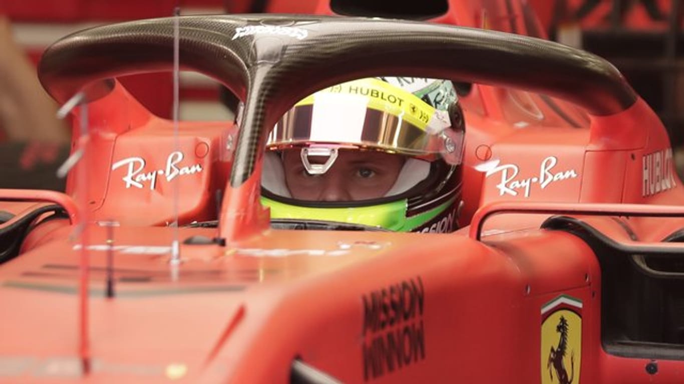 Mick Schumacher fährt in Bahrain die ersten Kilometer in einem Ferrari der Formel 1.