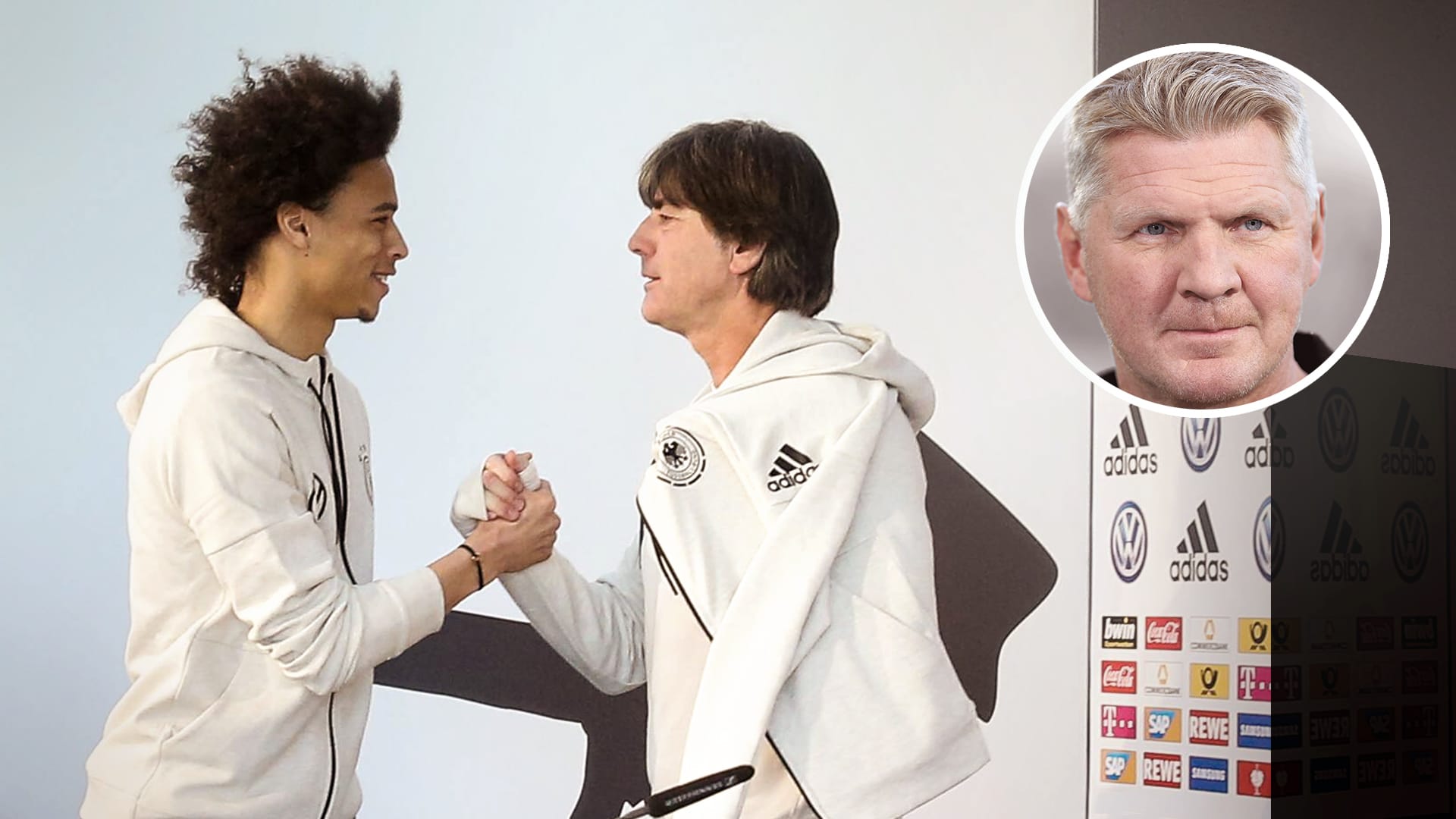 Leroy Sané und Joachim Löw bei einer DFB-Pressekonferenz.