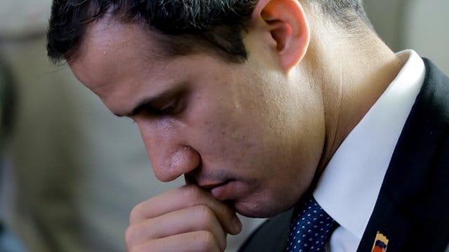 Venezuelas selbst ernanntem Übergangspräsidenten Juan Guaidó droht der Entzug der Immunität. Venezuelas selbst ernanntem Übergangspräsidenten Juan Guaidó droht der Entzug der Immunität.