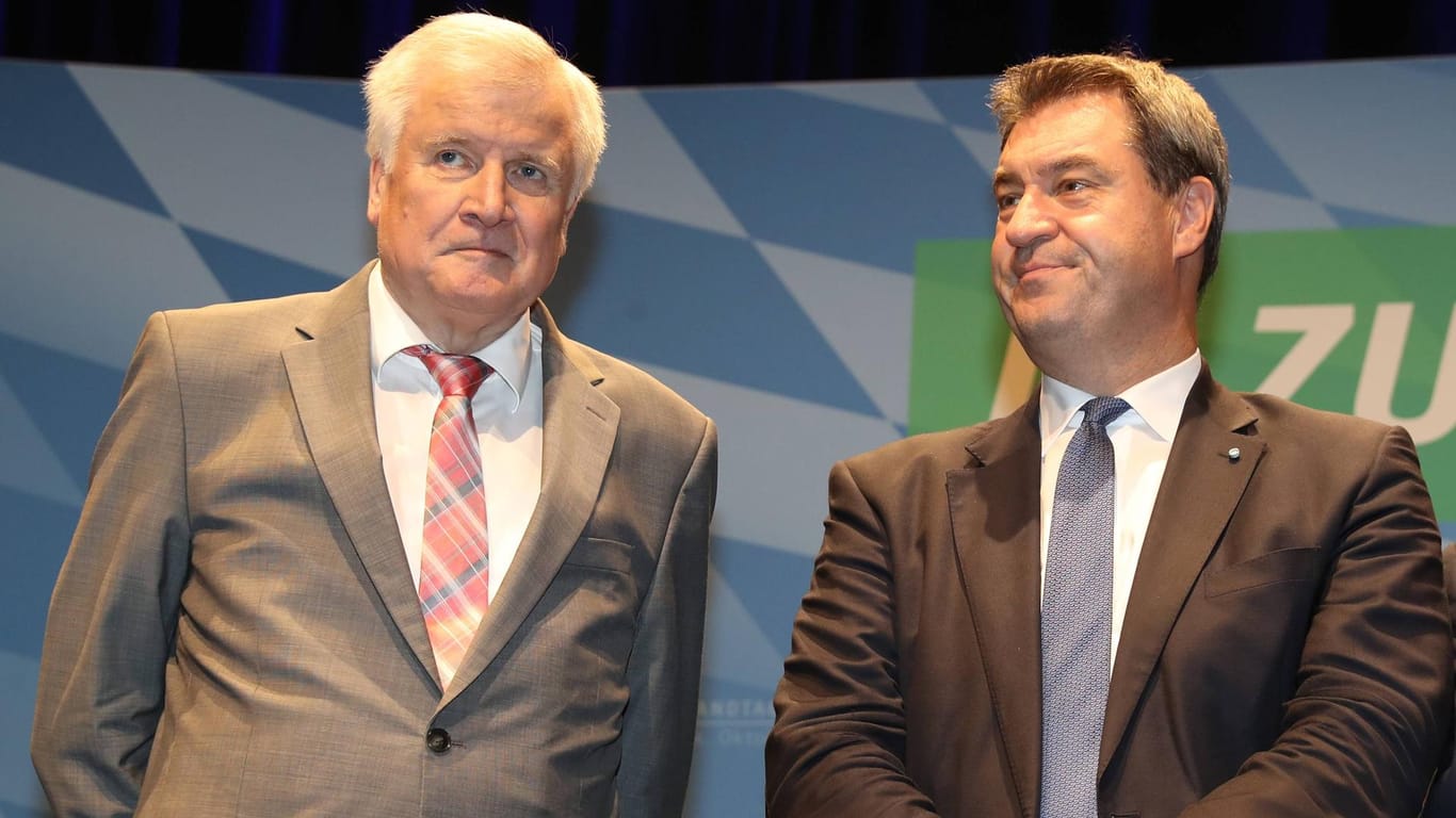 Lange Gesichter bei Horst Seehofer und Markus Söder nach der Landtagswahl in Bayern: Der Hauptkonkurrent heißt nicht mehr SPD.