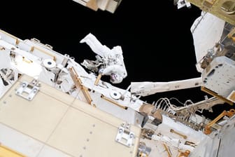 Arbeiten an der ISS: Der Abschuss eines Satelliten durch Indien gefährdet die Internationale Raumstation.