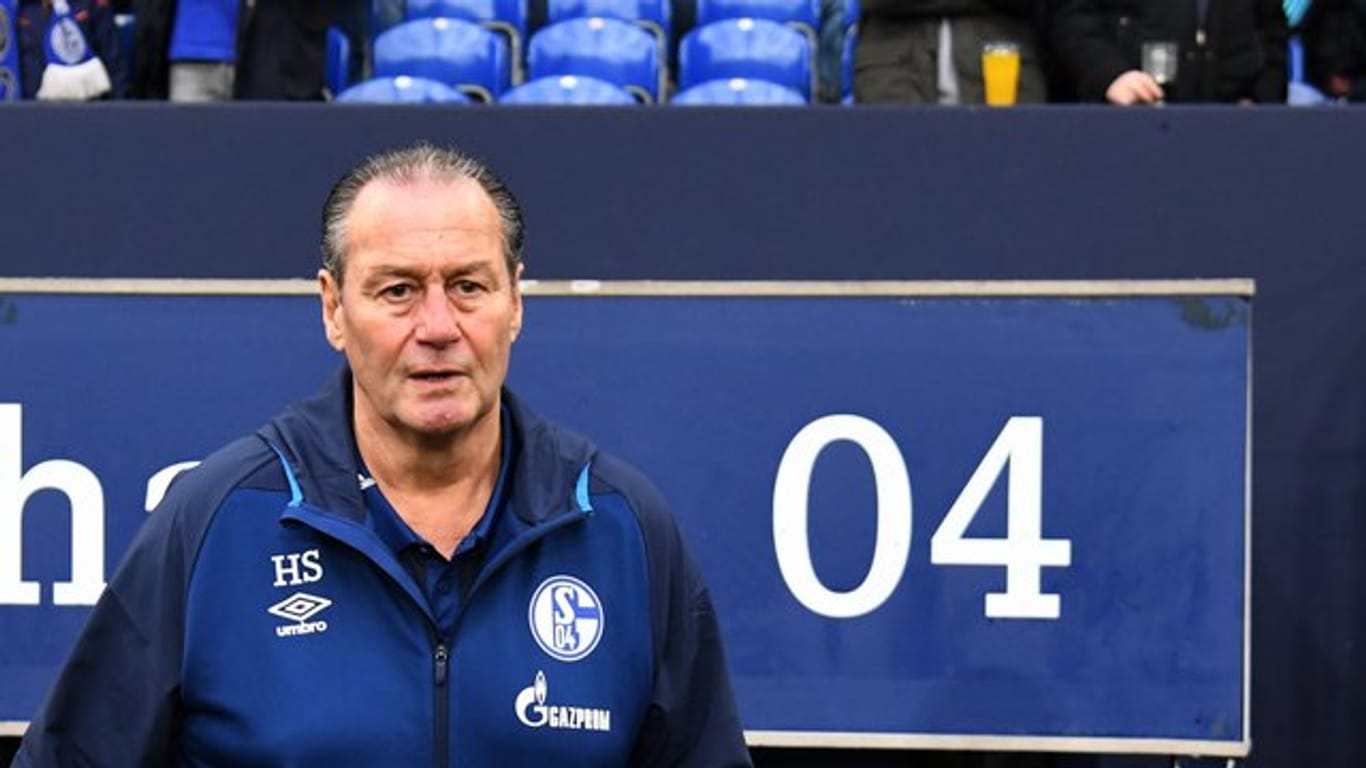 Könnte mit einem Erfolg im DFB-Pokal die Saison für den FC Schalke 04 noch etwas retten: Trainer Huub Stevens.