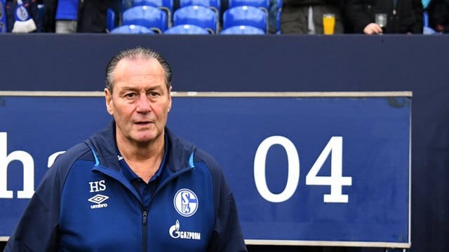 Könnte mit einem Erfolg im DFB-Pokal die Saison für den FC Schalke 04 noch etwas retten: Trainer Huub Stevens. Könnte mit einem Erfolg im DFB-Pokal die Saison für den FC Schalke 04 noch etwas retten: Trainer Huub Stevens.