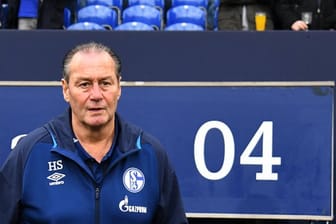 Könnte mit einem Erfolg im DFB-Pokal die Saison für den FC Schalke 04 noch etwas retten: Trainer Huub Stevens.