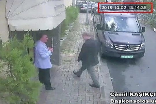 Das letzte Bild: Der saudische Journalist Jamal Khashoggi betritt das saudi-arabische Konsulat in Istanbul.