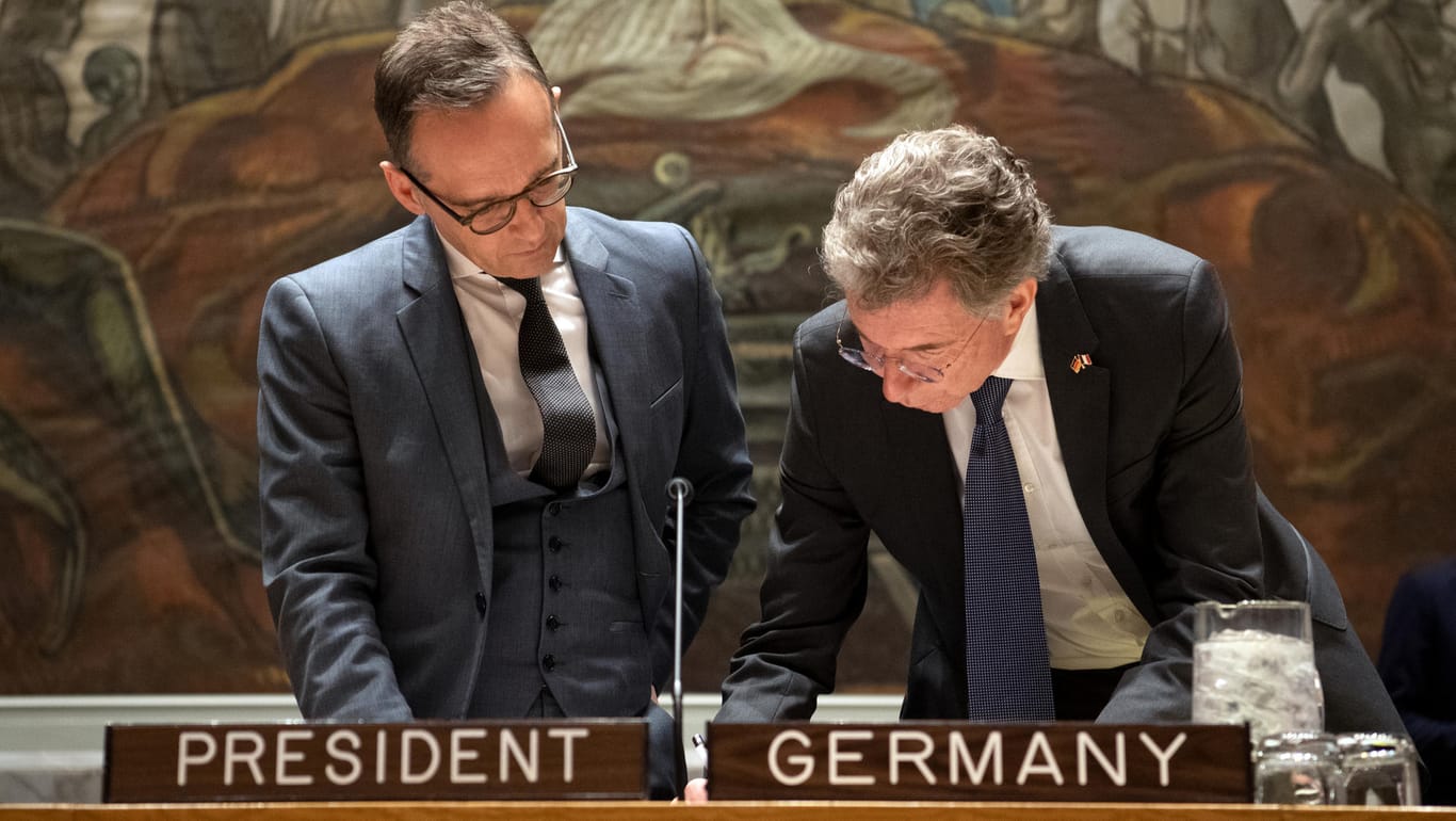 Maas unterhält sich vor der 8.500 Sitzung des Sicherheitsrates der UN in New York mit dem deutschen UN-Botschafter Christoph Heusgen.