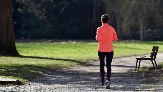 Soll ich heute wirklich eine Runde joggen gehen? Darüber grübelt man am besten nicht lang.